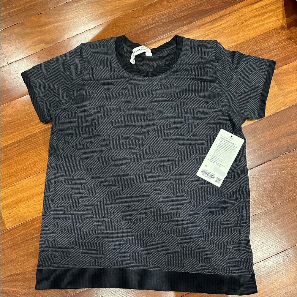 NWT Lululemon Swiftly Breathe Short Sleeve Camo Shirt
